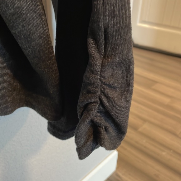 Prana Xs black heather long sleeve tee with lace detail shoulders cinched sides - Picture 5 of 6